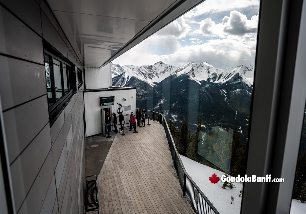 Banff Gondola Visitors Line Mountain View